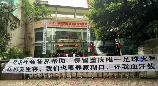 竟然不知道他哥是被洪五爷打昏的？真是有意思。